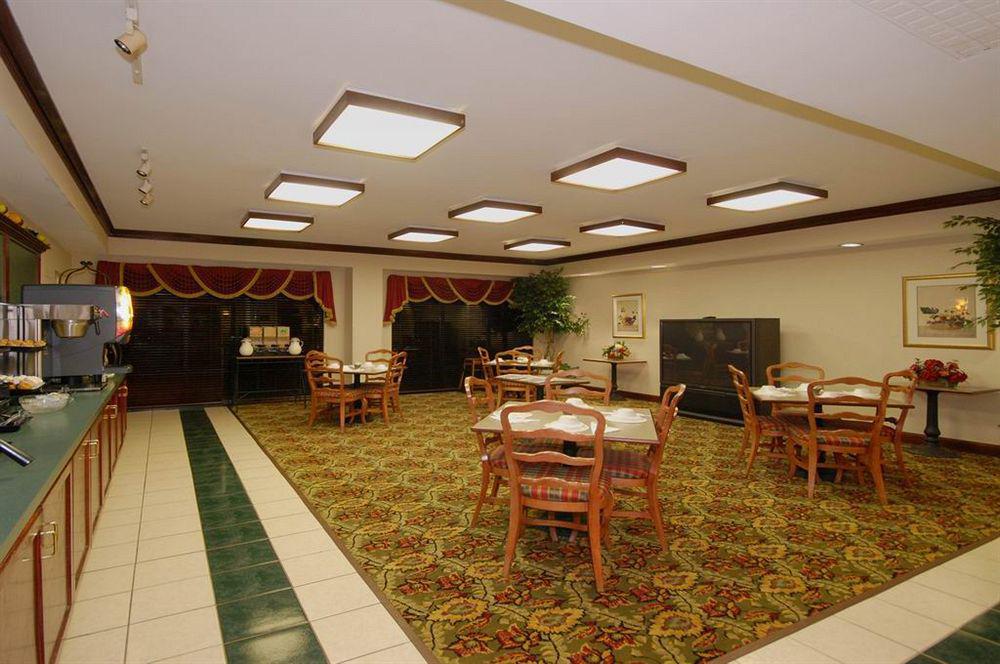 Red Roof Inn & Suites Newnan Exterior photo