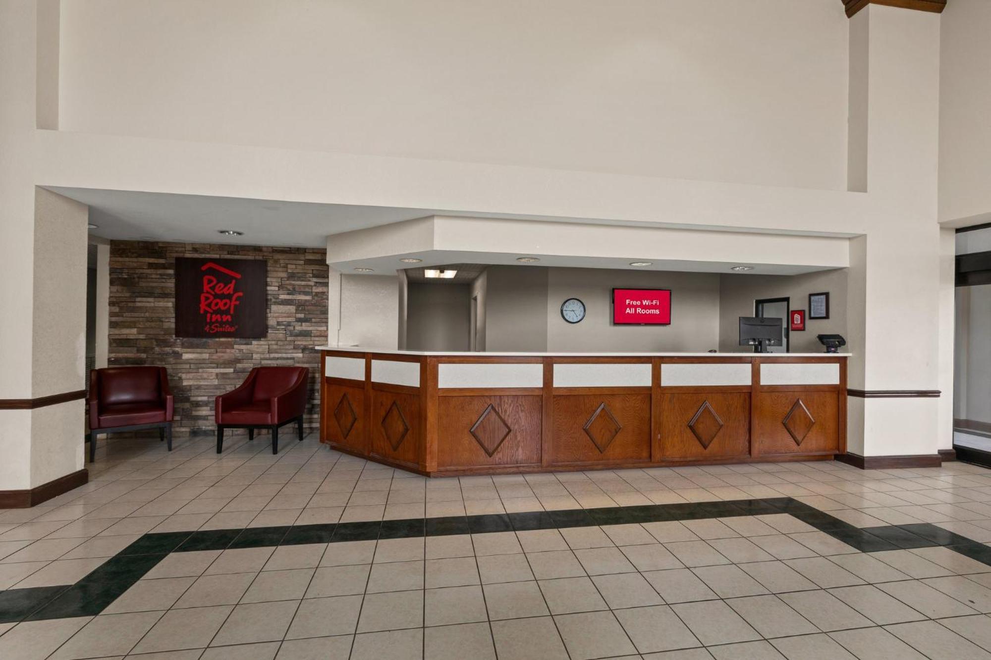 Red Roof Inn & Suites Newnan Exterior photo
