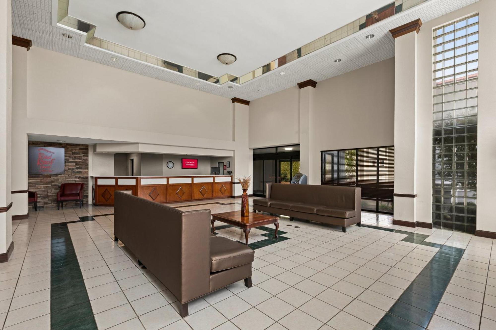 Red Roof Inn & Suites Newnan Exterior photo