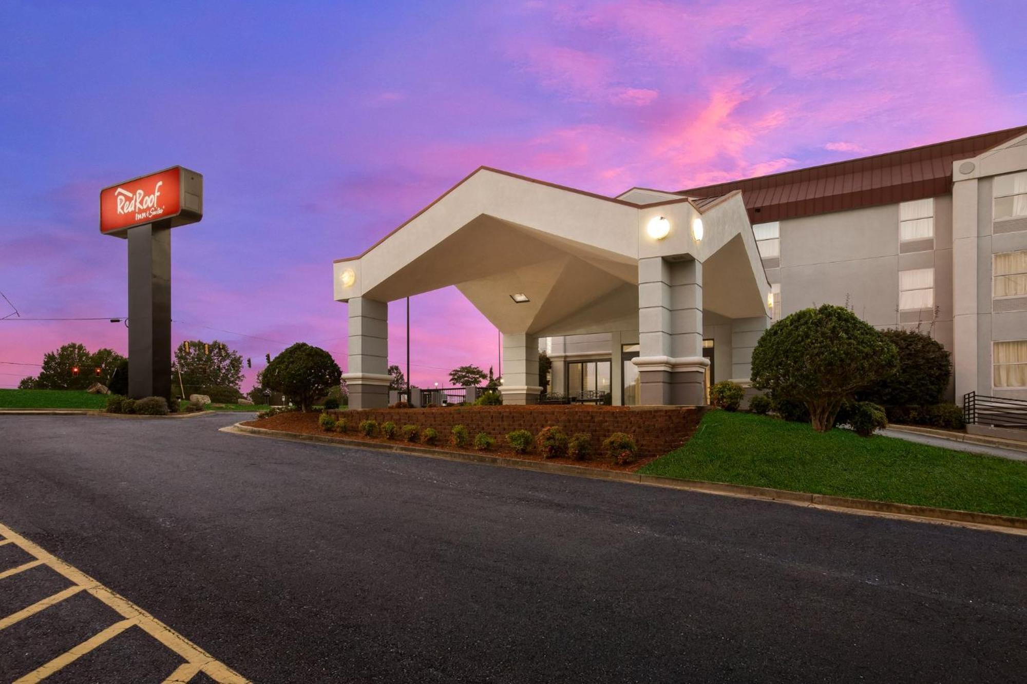 Red Roof Inn & Suites Newnan Exterior photo