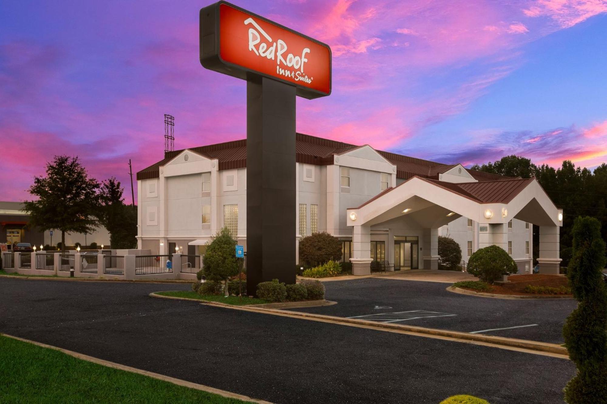 Red Roof Inn & Suites Newnan Exterior photo