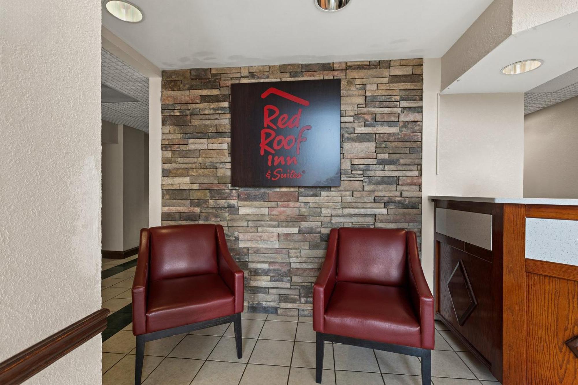 Red Roof Inn & Suites Newnan Exterior photo