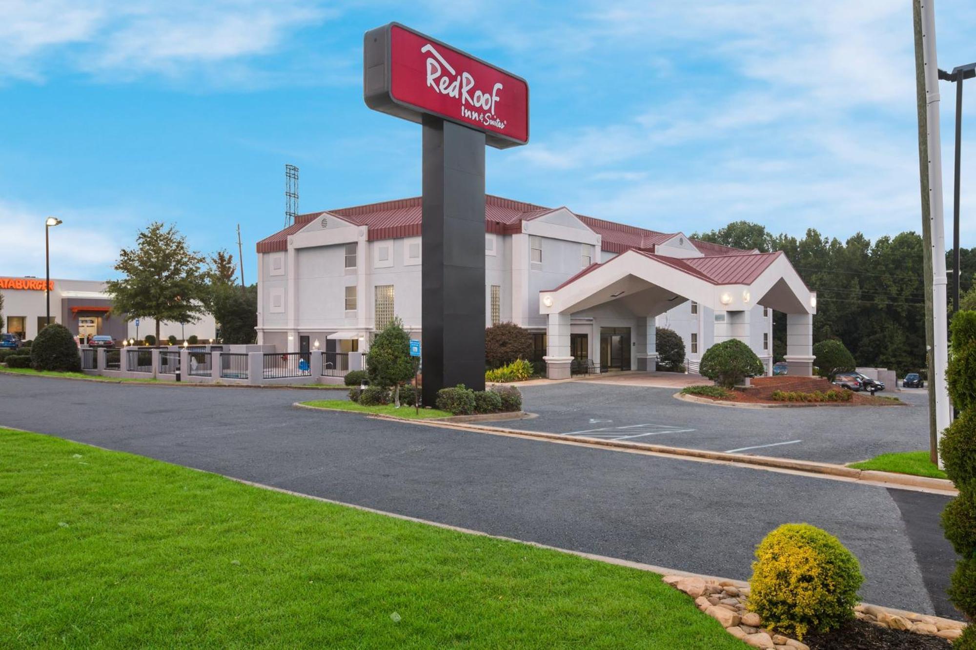 Red Roof Inn & Suites Newnan Exterior photo