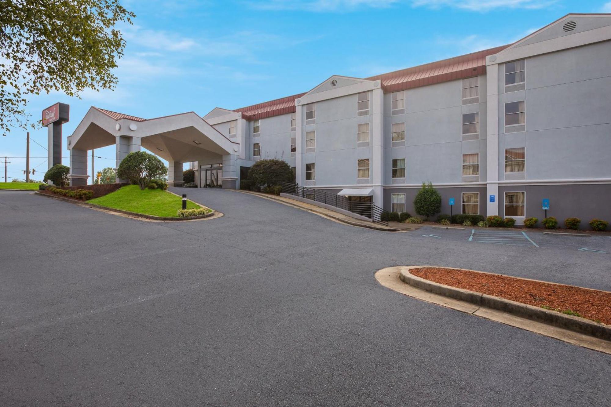 Red Roof Inn & Suites Newnan Exterior photo