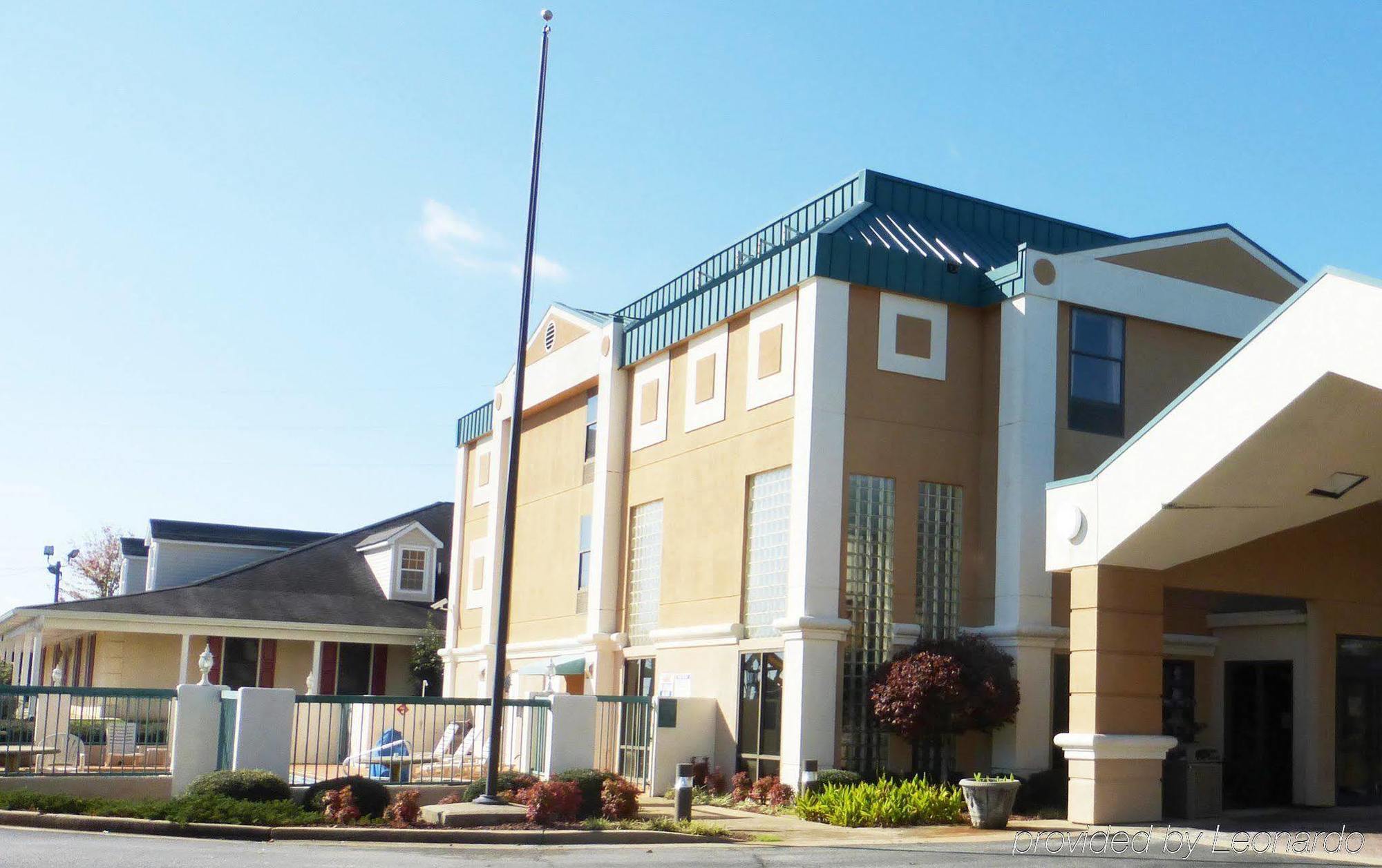 Red Roof Inn & Suites Newnan Exterior photo