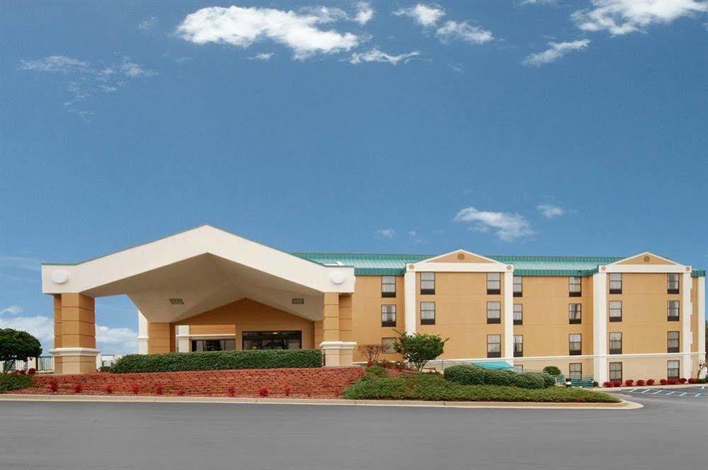 Red Roof Inn & Suites Newnan Exterior photo