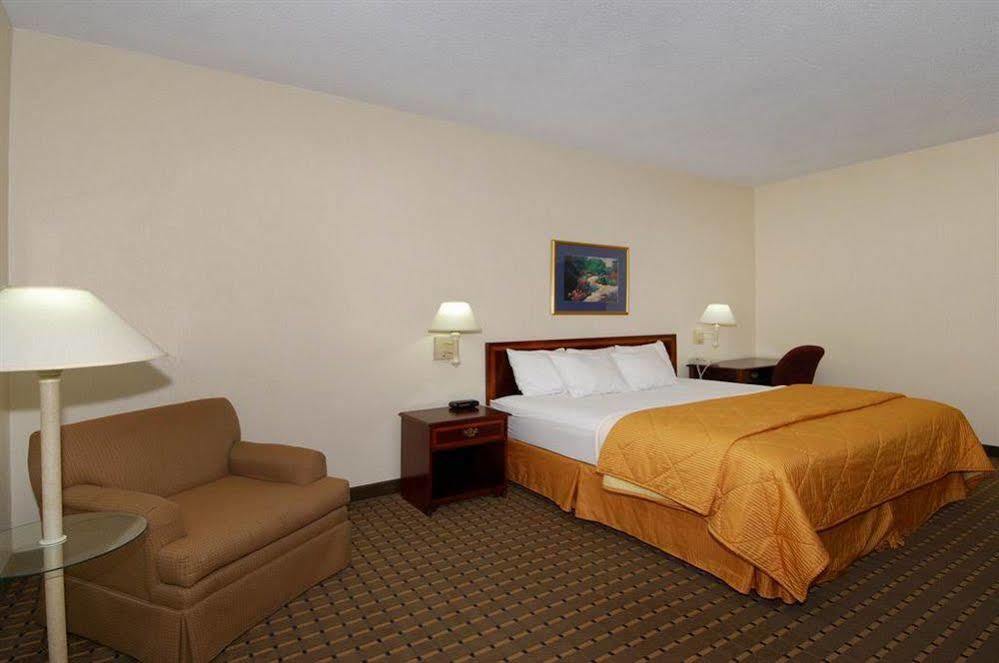 Red Roof Inn & Suites Newnan Exterior photo